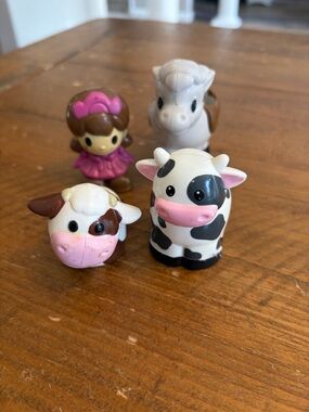 Bundle of plastic figurines may be Mega Blocks as is